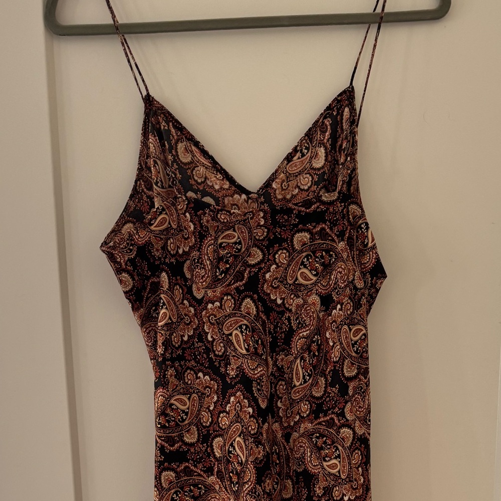 Elegant Paisley Print Maxi Dress - Picture 2 of 5